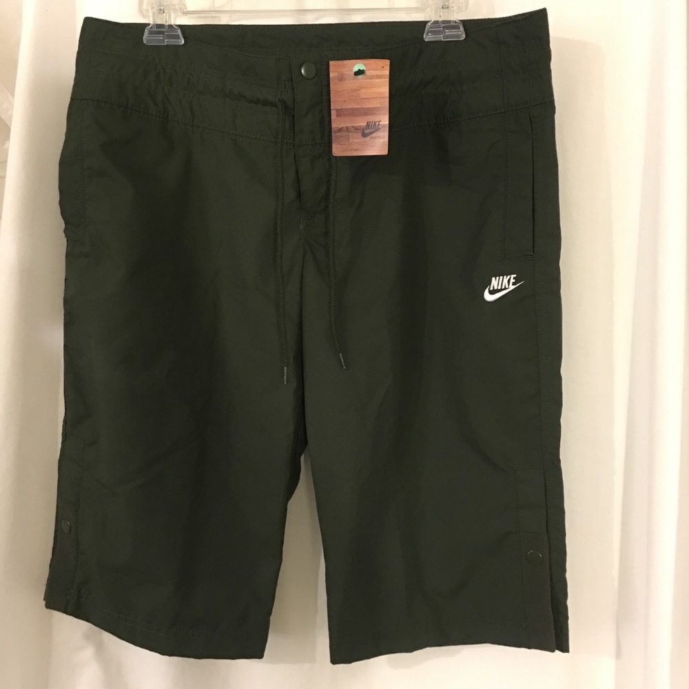 NWT Women’s Nike Shorts Forest Green Color